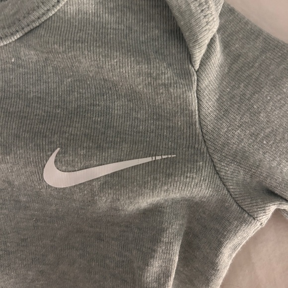 Nike Gray/Blue 0-3 month Matching Baby Set - Picture 4 of 6